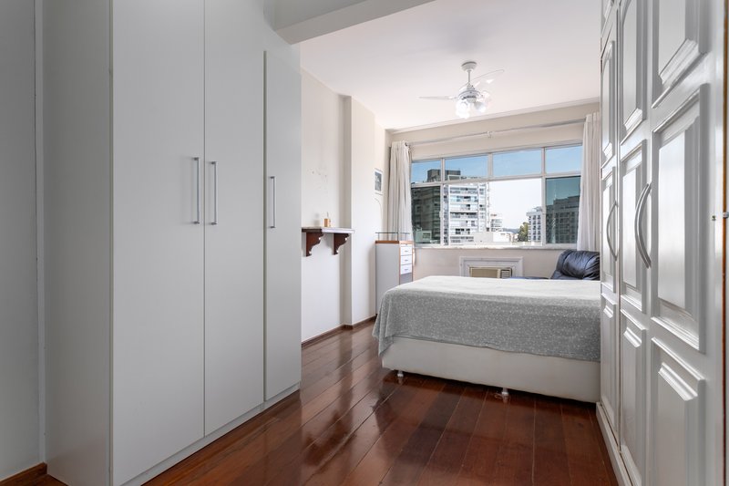 Em uma das melhores ruas do bairro, a 5 minutos do metrô, este apartamento é um achado! Rua Antônio Basílio Rio de Janeiro - 
