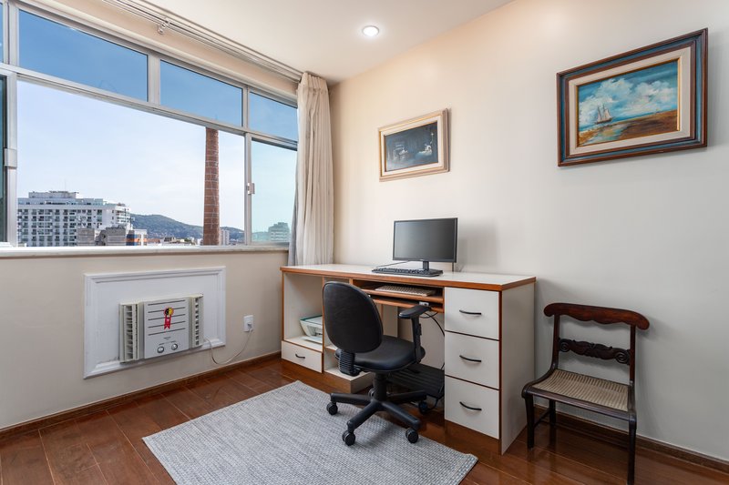 Em uma das melhores ruas do bairro, a 5 minutos do metrô, este apartamento é um achado! Rua Antônio Basílio Rio de Janeiro - 