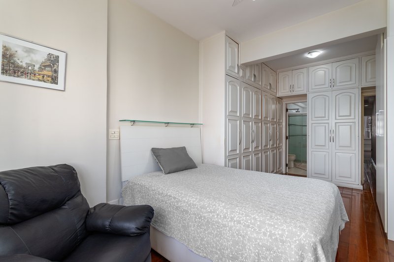 Em uma das melhores ruas do bairro, a 5 minutos do metrô, este apartamento é um achado! Rua Antônio Basílio Rio de Janeiro - 