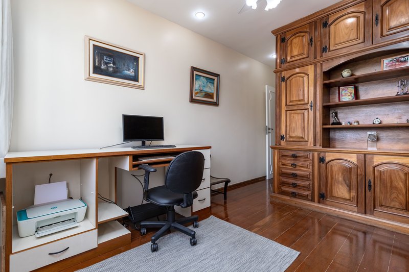 Em uma das melhores ruas do bairro, a 5 minutos do metrô, este apartamento é um achado! Rua Antônio Basílio Rio de Janeiro - 