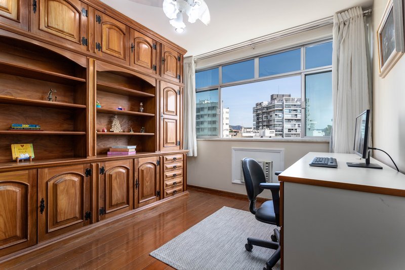 Em uma das melhores ruas do bairro, a 5 minutos do metrô, este apartamento é um achado! Rua Antônio Basílio Rio de Janeiro - 