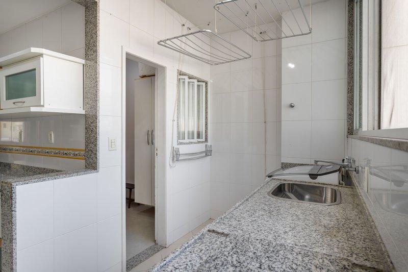 Em uma das melhores ruas do bairro, a 5 minutos do metrô, este apartamento é um achado! Rua Antônio Basílio Rio de Janeiro - 