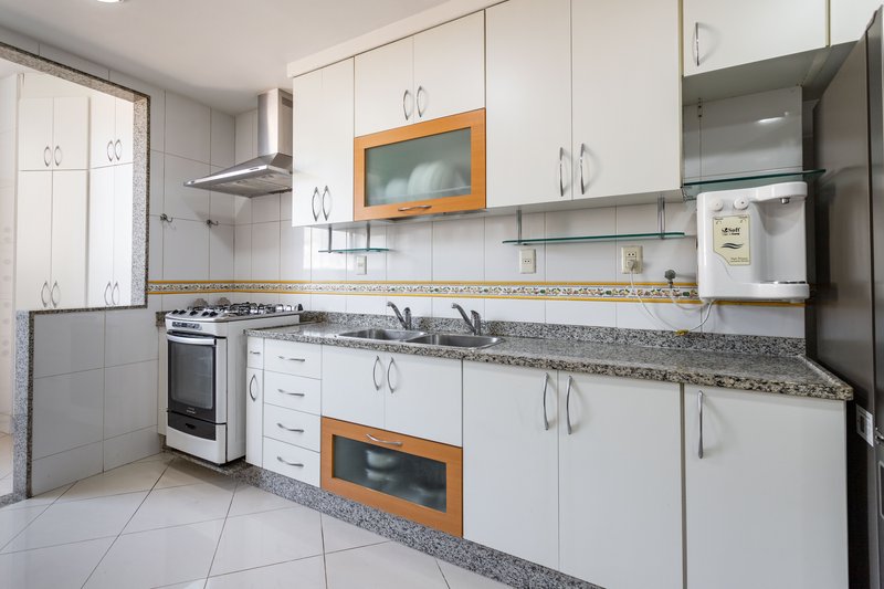 Em uma das melhores ruas do bairro, a 5 minutos do metrô, este apartamento é um achado! Rua Antônio Basílio Rio de Janeiro - 