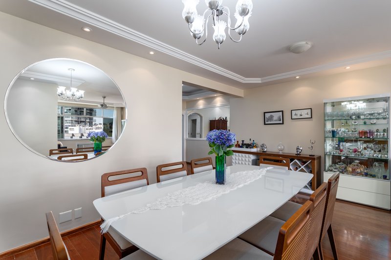 Em uma das melhores ruas do bairro, a 5 minutos do metrô, este apartamento é um achado! Rua Antônio Basílio Rio de Janeiro - 