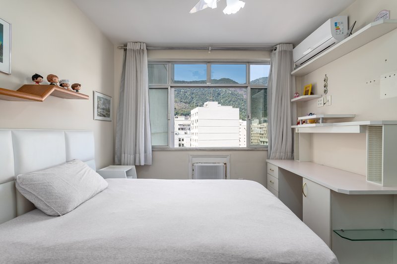 Em uma das melhores ruas do bairro, a 5 minutos do metrô, este apartamento é um achado! Rua Antônio Basílio Rio de Janeiro - 