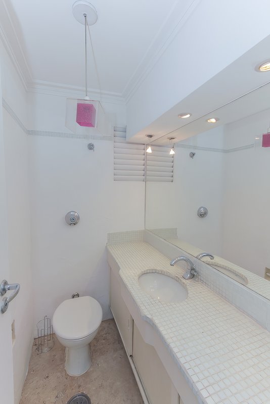 VENDO LINDO APARTAMENTO REFORMADO - 90M2 - 2 QUARTOS Rua Luís Dias São Paulo - 