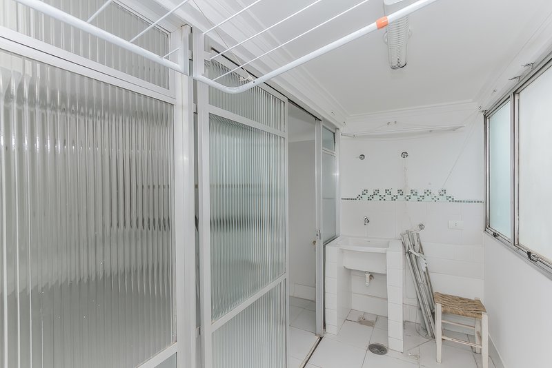 VENDO LINDO APARTAMENTO REFORMADO - 90M2 - 2 QUARTOS Rua Luís Dias São Paulo - 