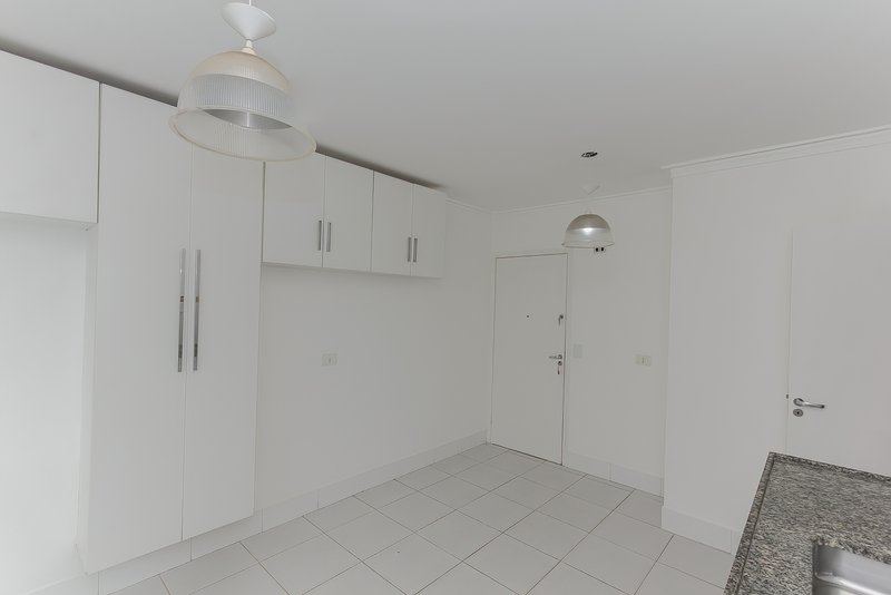 VENDO LINDO APARTAMENTO REFORMADO - 90M2 - 2 QUARTOS Rua Luís Dias São Paulo - 