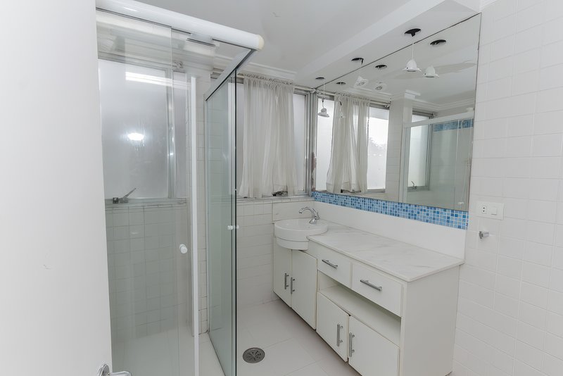 VENDO LINDO APARTAMENTO REFORMADO - 90M2 - 2 QUARTOS Rua Luís Dias São Paulo - 