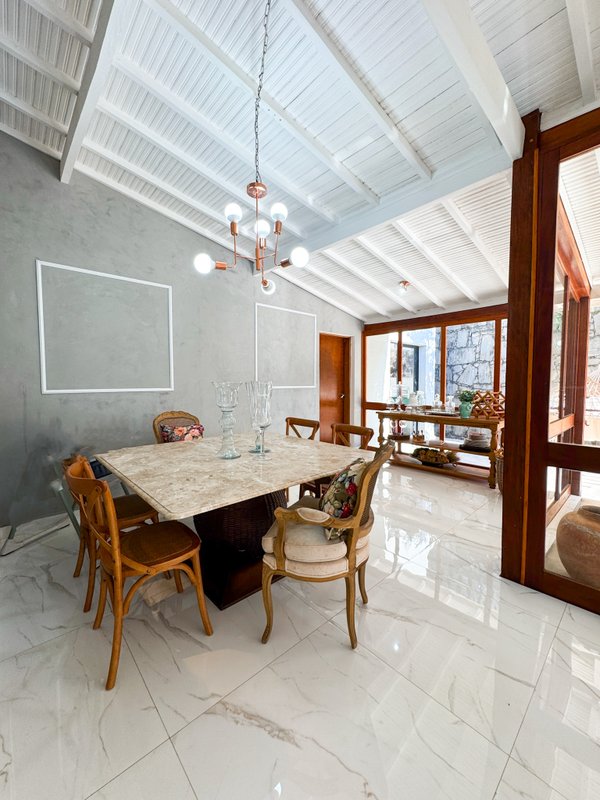 Casa Térrea ampla Rodovia Alberto Hinoto Arujá - 