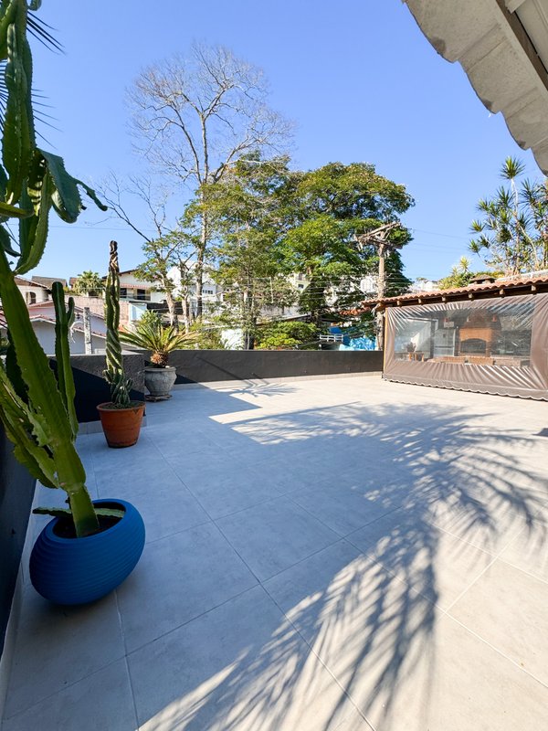 Casa Térrea ampla Rodovia Alberto Hinoto Arujá - 