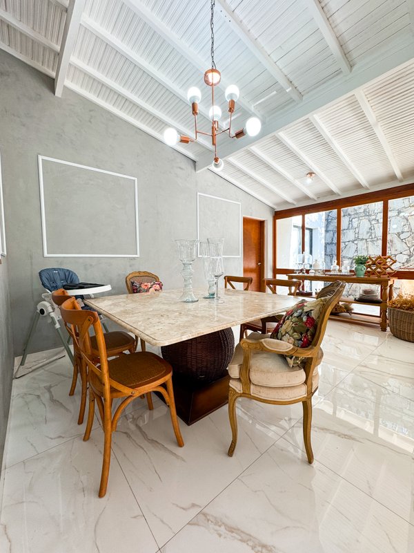 Casa Térrea ampla Rodovia Alberto Hinoto Arujá - 