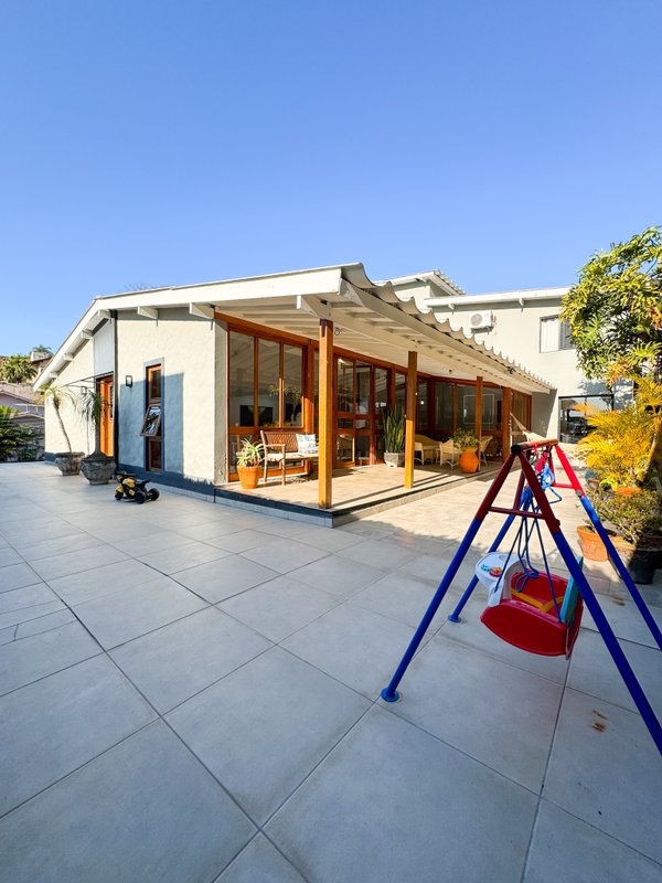 Casa Térrea ampla Rodovia Alberto Hinoto Arujá - 