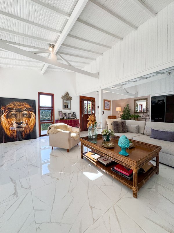 Casa Térrea ampla Rodovia Alberto Hinoto Arujá - 