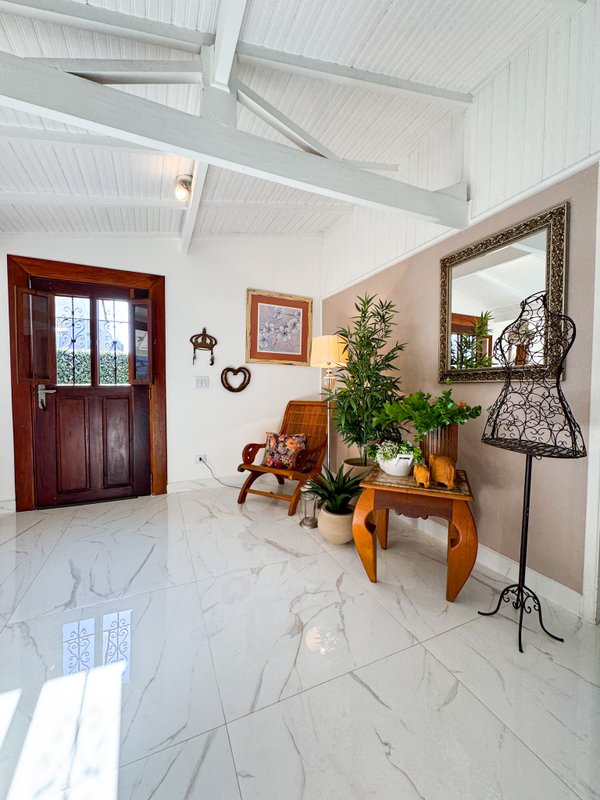 Casa Térrea ampla Rodovia Alberto Hinoto Arujá - 