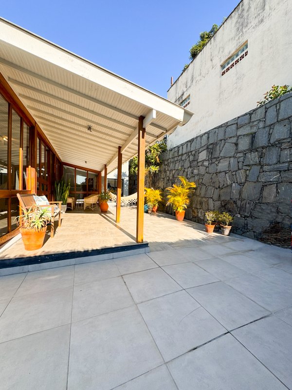 Casa Térrea ampla Rodovia Alberto Hinoto Arujá - 