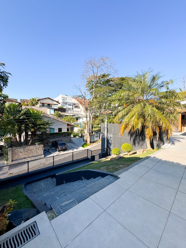 Casa Térrea ampla Rodovia Alberto Hinoto Arujá - 