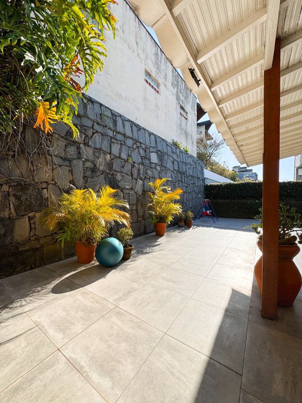 Casa Térrea ampla Rodovia Alberto Hinoto Arujá - 