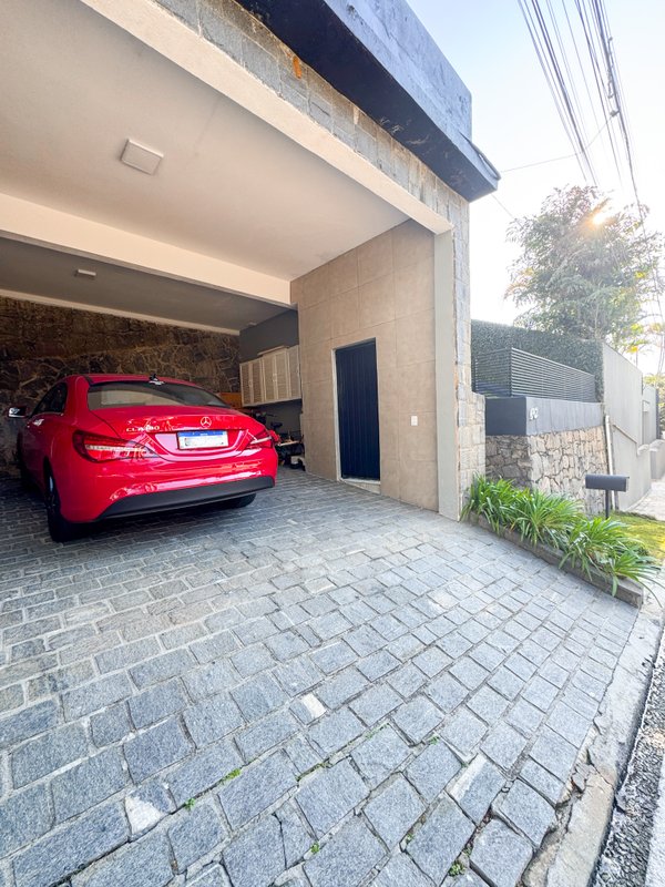 Casa Térrea ampla Rodovia Alberto Hinoto Arujá - 
