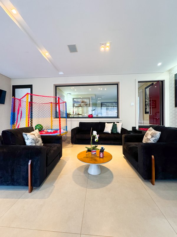Uma Casa e um estilo de vida Rodovia Alberto Hinoto Arujá - 
