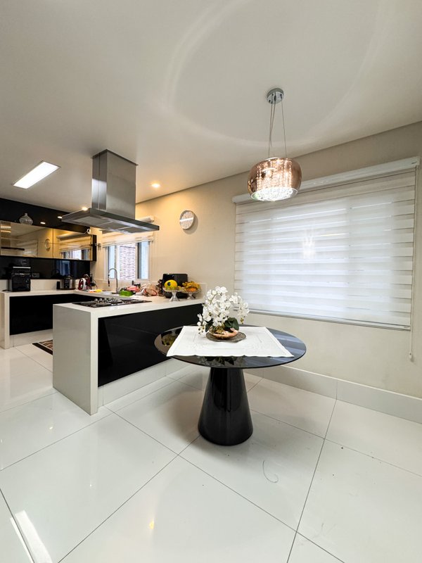 Uma Casa e um estilo de vida Rodovia Alberto Hinoto Arujá - 
