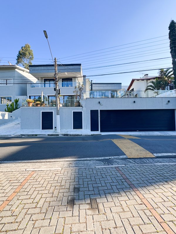 Uma Casa e um estilo de vida Rodovia Alberto Hinoto Arujá - 