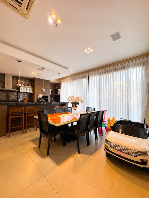 Uma Casa e um estilo de vida Rodovia Alberto Hinoto Arujá - 
