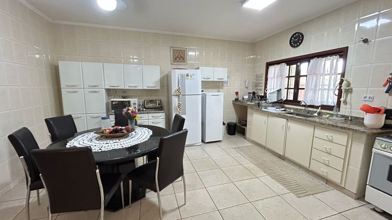 “OPORTUNIDADE”, VENDO, CHACARA COM CASA TODA MOBILIADA NO CONDOMÍNIO VITASSAY EM BOITUVA Alameda dos Hibiscos Boituva - 