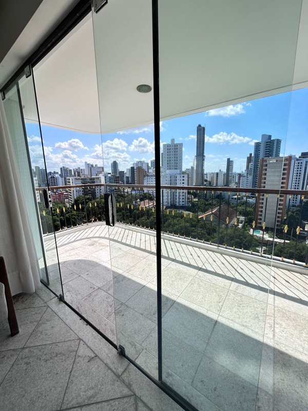 APARTAMENTO 4 QUARTOS SUÍTE VARANDA LAVABO DEPENDÊNCIA 2 GARAGENS À VENDA NA GRAÇA Avenida Princesa Leopoldina Salvador - 