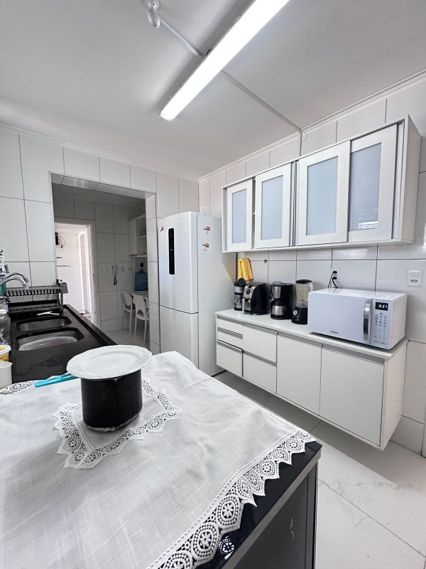 APARTAMENTO 4 QUARTOS SUÍTE VARANDA LAVABO DEPENDÊNCIA 2 GARAGENS À VENDA NA GRAÇA Avenida Princesa Leopoldina Salvador - 
