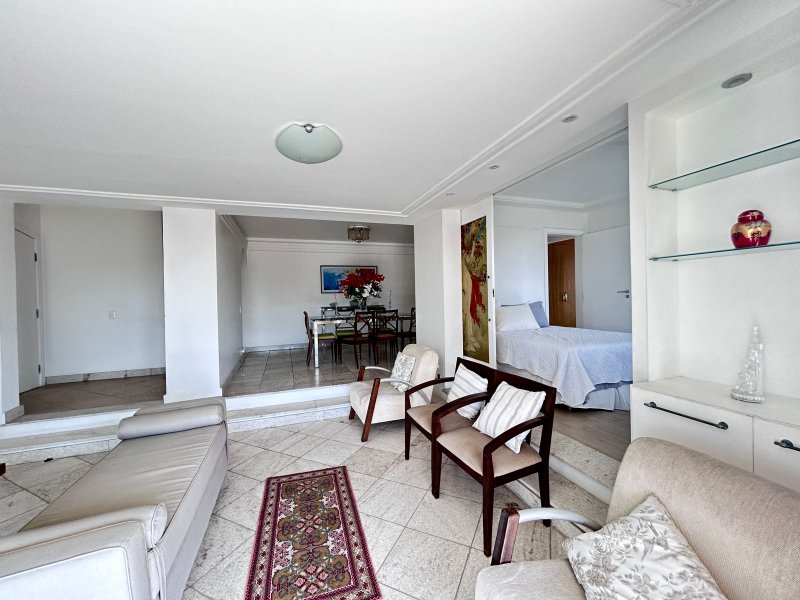APARTAMENTO 4 QUARTOS SUÍTE VARANDA LAVABO DEPENDÊNCIA 2 GARAGENS À VENDA NA GRAÇA Avenida Princesa Leopoldina Salvador - 