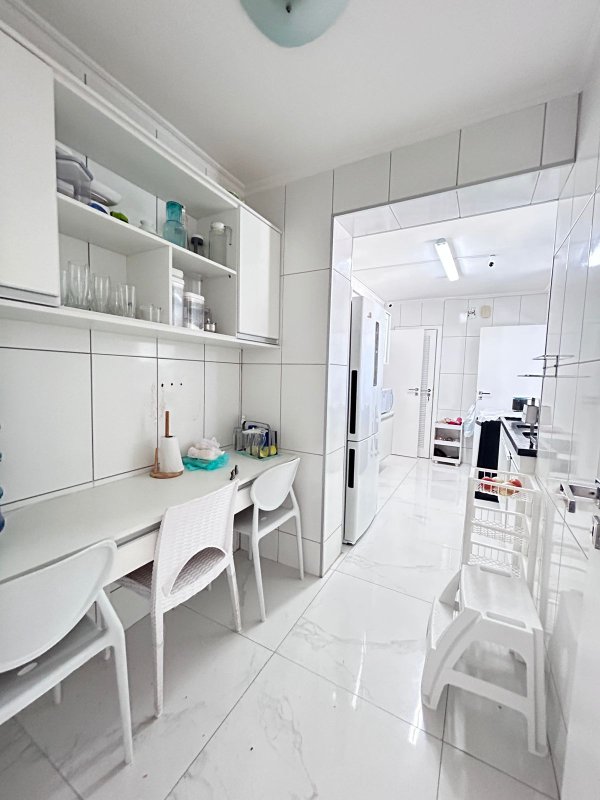 APARTAMENTO 4 QUARTOS SUÍTE VARANDA LAVABO DEPENDÊNCIA 2 GARAGENS À VENDA NA GRAÇA Avenida Princesa Leopoldina Salvador - 