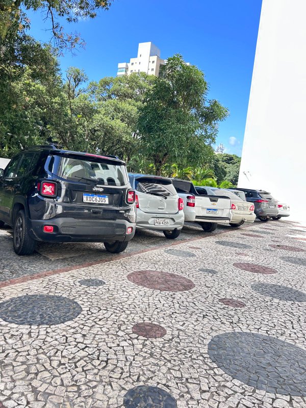 APARTAMENTO 4 QUARTOS SUÍTE VARANDA LAVABO DEPENDÊNCIA 2 GARAGENS À VENDA NA GRAÇA Avenida Princesa Leopoldina Salvador - 