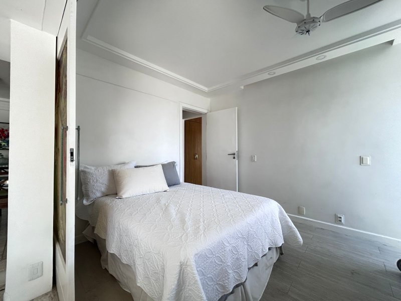 APARTAMENTO 4 QUARTOS SUÍTE VARANDA LAVABO DEPENDÊNCIA 2 GARAGENS À VENDA NA GRAÇA Avenida Princesa Leopoldina Salvador - 
