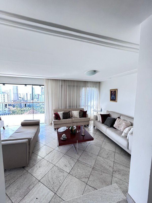 APARTAMENTO 4 QUARTOS SUÍTE VARANDA LAVABO DEPENDÊNCIA 2 GARAGENS À VENDA NA GRAÇA Avenida Princesa Leopoldina Salvador - 