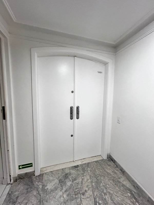 APARTAMENTO 4 QUARTOS SUÍTE VARANDA LAVABO DEPENDÊNCIA 2 GARAGENS À VENDA NA GRAÇA Avenida Princesa Leopoldina Salvador - 