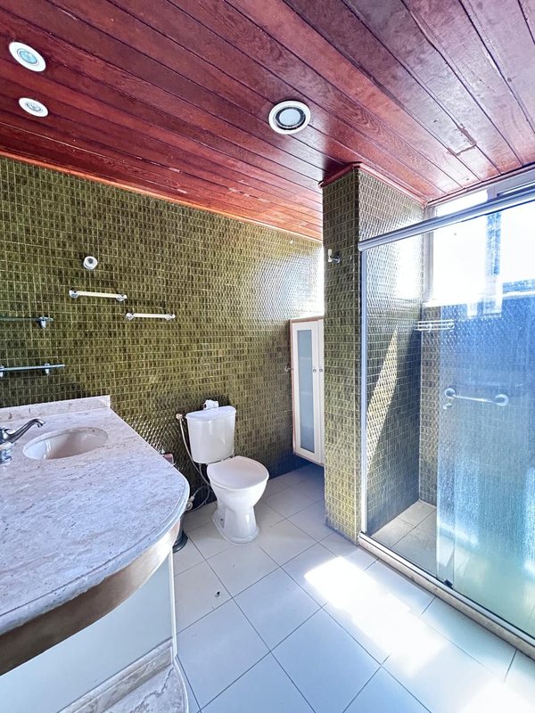 APARTAMENTO 4 QUARTOS SUÍTE DEPENDÊNCIA COMPLETA 2 GARAGENS À VENDA NA GRAÇA! Rua Desembargador Oscar Dantas Salvador - 