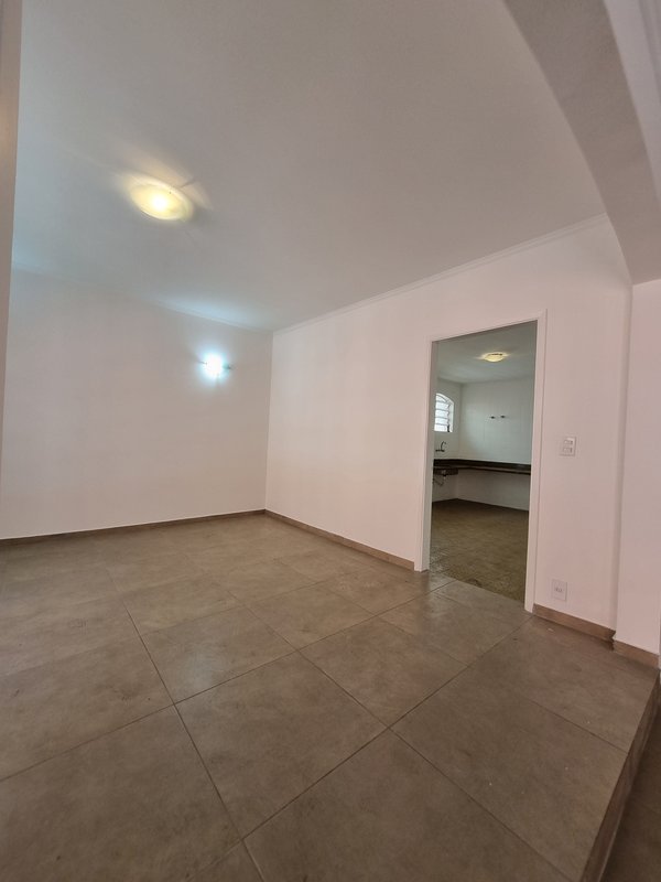 CASA LOCAÇÃO – AMPLA E PRONTA PARA USO IMEDIATO – EXCELENTE LOCALIZAÇÃO Rua Natingui São Paulo - 