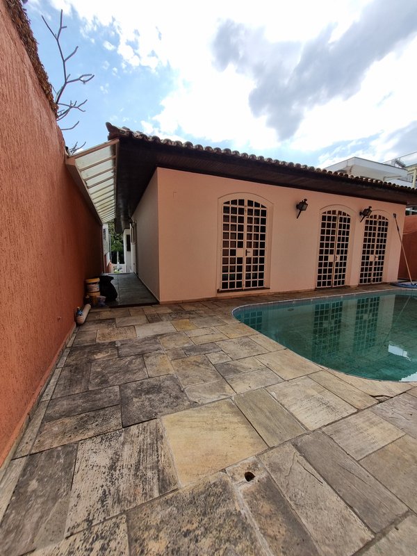 CASA LOCAÇÃO – AMPLA E PRONTA PARA USO IMEDIATO – EXCELENTE LOCALIZAÇÃO Rua Natingui São Paulo - 