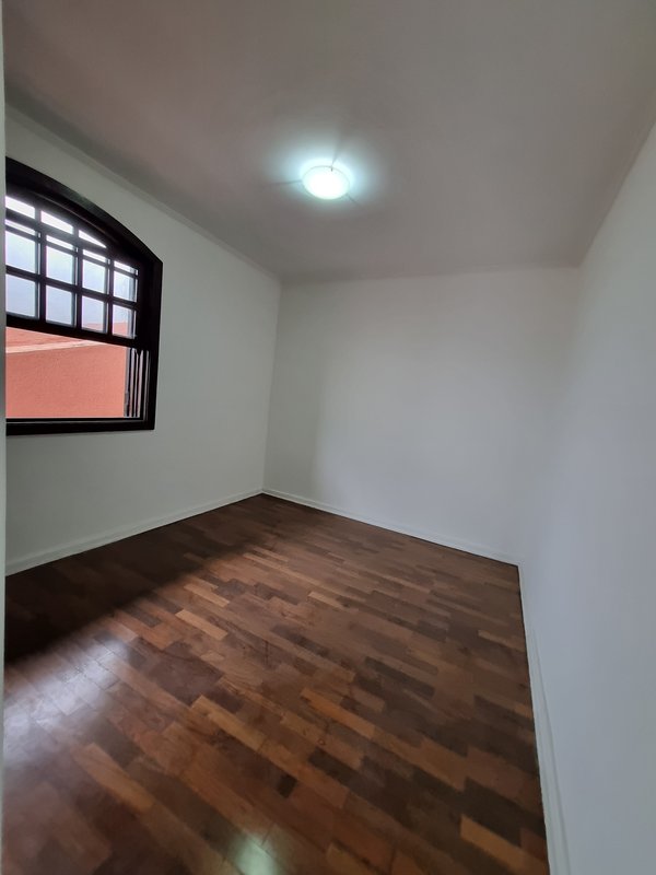 CASA LOCAÇÃO – AMPLA E PRONTA PARA USO IMEDIATO – EXCELENTE LOCALIZAÇÃO Rua Natingui São Paulo - 