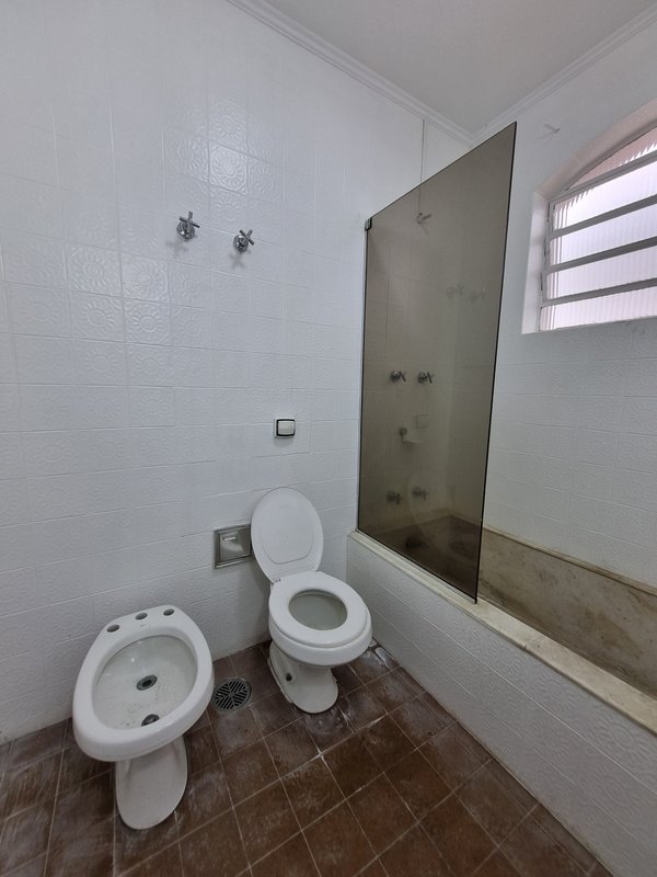 CASA LOCAÇÃO – AMPLA E PRONTA PARA USO IMEDIATO – EXCELENTE LOCALIZAÇÃO Rua Natingui São Paulo - 