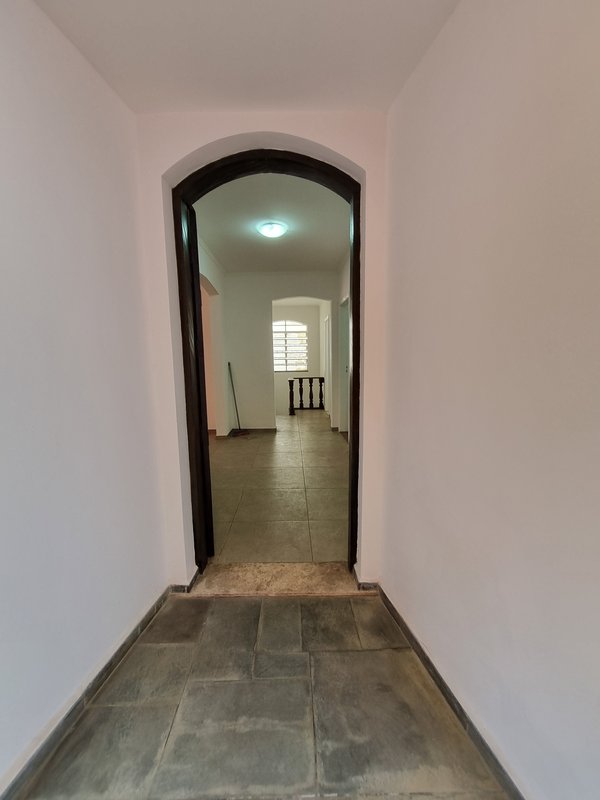 CASA LOCAÇÃO – AMPLA E PRONTA PARA USO IMEDIATO – EXCELENTE LOCALIZAÇÃO Rua Natingui São Paulo - 