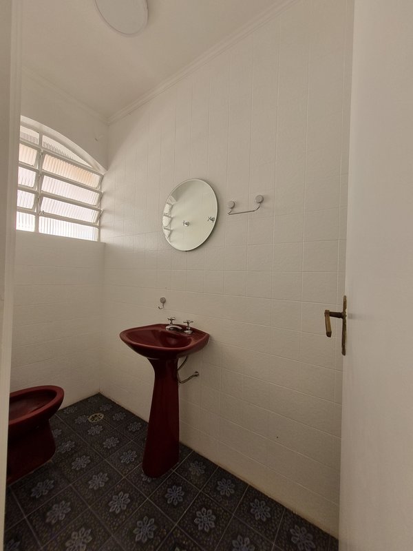 CASA LOCAÇÃO – AMPLA E PRONTA PARA USO IMEDIATO – EXCELENTE LOCALIZAÇÃO Rua Natingui São Paulo - 