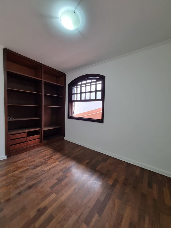 CASA LOCAÇÃO – AMPLA E PRONTA PARA USO IMEDIATO – EXCELENTE LOCALIZAÇÃO Rua Natingui São Paulo - 