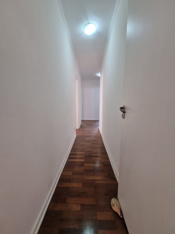 CASA LOCAÇÃO – AMPLA E PRONTA PARA USO IMEDIATO – EXCELENTE LOCALIZAÇÃO Rua Natingui São Paulo - 