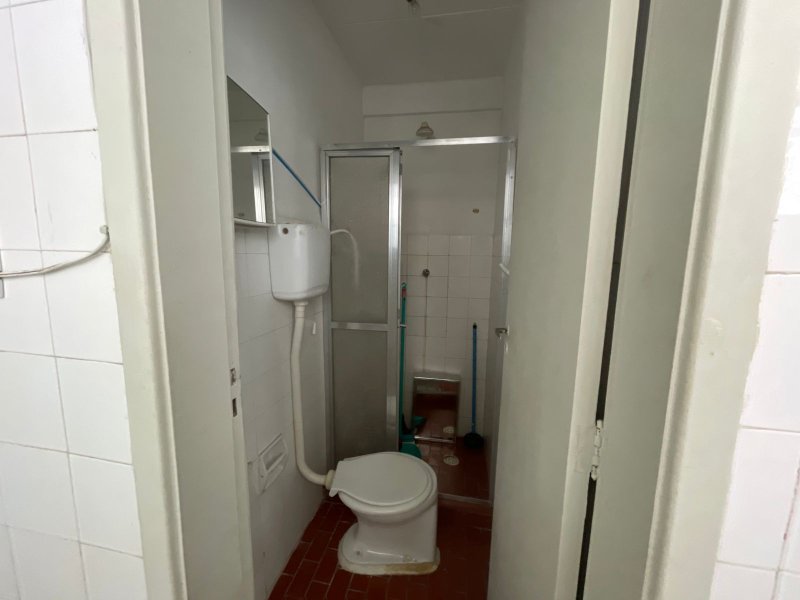 1/4  SALA COM DEPENDENCIA AREA DE SERVIÇO NASCENTE 10 MINUTOS DO PORTO DA BARRA !! Rua Doutor João Pondé Salvador - 