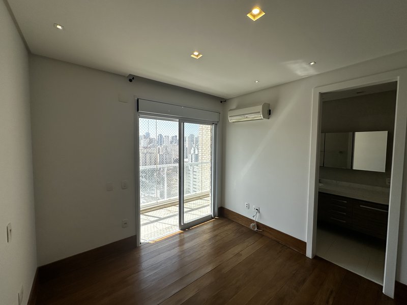 Apartamento para venda com 4 dormitórios, 5 vagas próximo ao Parque Ibirapuera  São Paulo - 