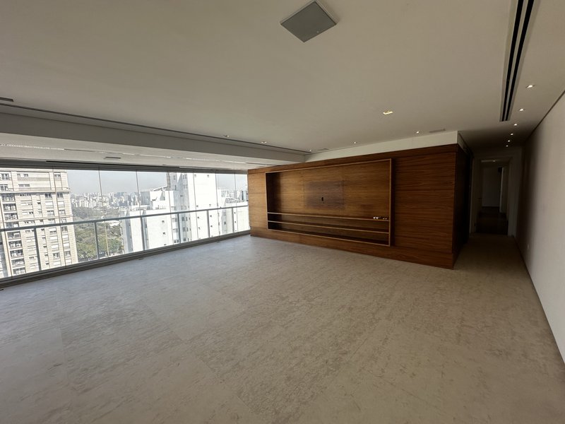 Apartamento para venda com 4 dormitórios, 5 vagas próximo ao Parque Ibirapuera  São Paulo - 