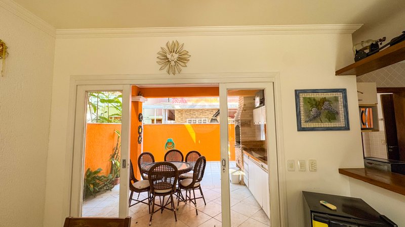 Casa em condomínio na Praia de Juquehy - LOCAÇÃO ANUAL  São Sebastião - 