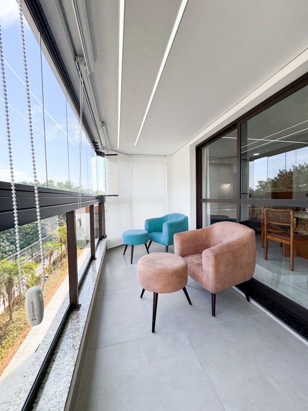Apartamento de alto padrão em região nobre de Arujá, com 3 suites , 4 vagas Estrada Limoeiro Arujá - 